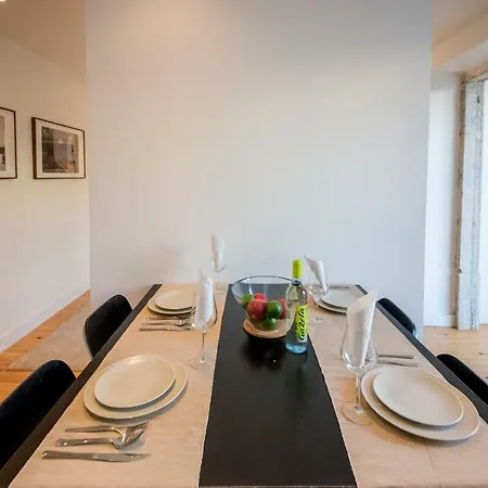 Queen's House Lapa, Boutique Apt 2 Bedrooms With Ac Apartment Lisbon